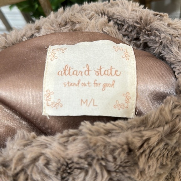 Altar’d State Women’s Beige/Tan Rosette Button up Cardigan/jacket size M/L - Picture 10 of 11